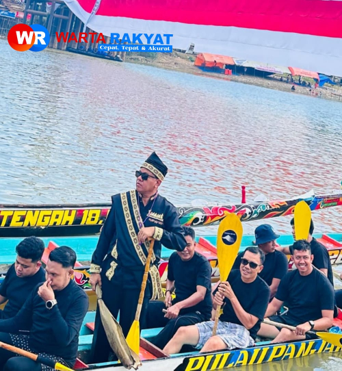 Meski Kalah, Bupati Kuansing Tetap Tersenyum di Pacu Jalur Ekshibisi Tepian Narosa