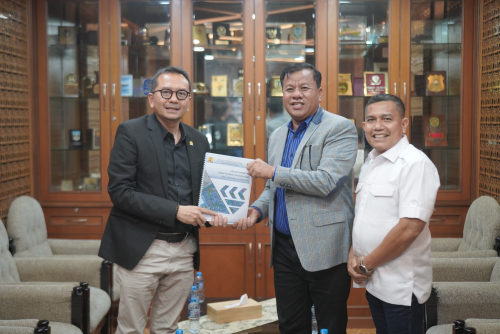 Bupati Kuansing Silaturahmi ke DPR RI, Minta Dukungan Infrastruktur dan Undang Waka Komisi V Saksikan Pacu Jalur