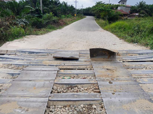 Portal Dirusak Paksa, Jalan Hingga Jembatan Terancam Putus! Bupati Kuansing Ultimatum Warga dan Mobil ODOL di Sentajo Raya