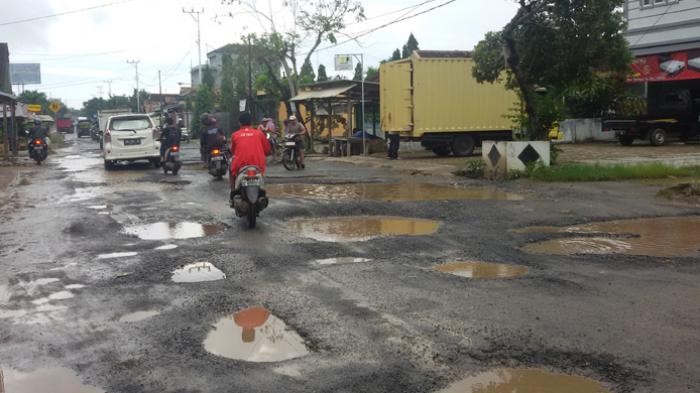 Triliunan CSR Menguap, Jalan Riau Hancur: Siapa yang Menikmatinya?