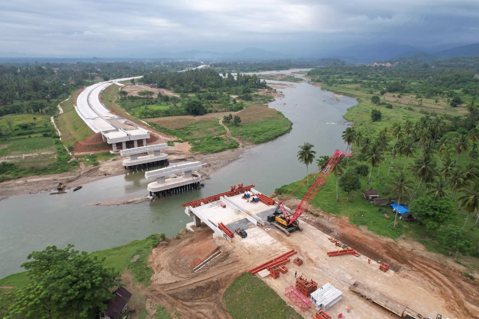 Menembus Bukit, Menjembatani Masa Depan: Tol Padang Sicincin Dibentang 28 Jembatan