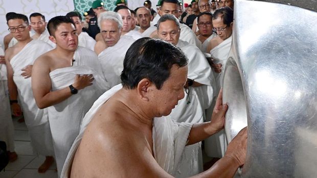 Langkah Khidmat di Tanah Suci: Prabowo Tunaikan Umrah di Tengah Tugas Negara