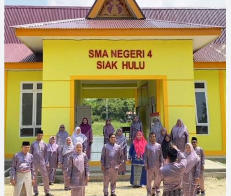Inilah yang Sebenarnya Terjadi: Klarifikasi SMA N 4 Siak Hulu soal Gaji Honorer