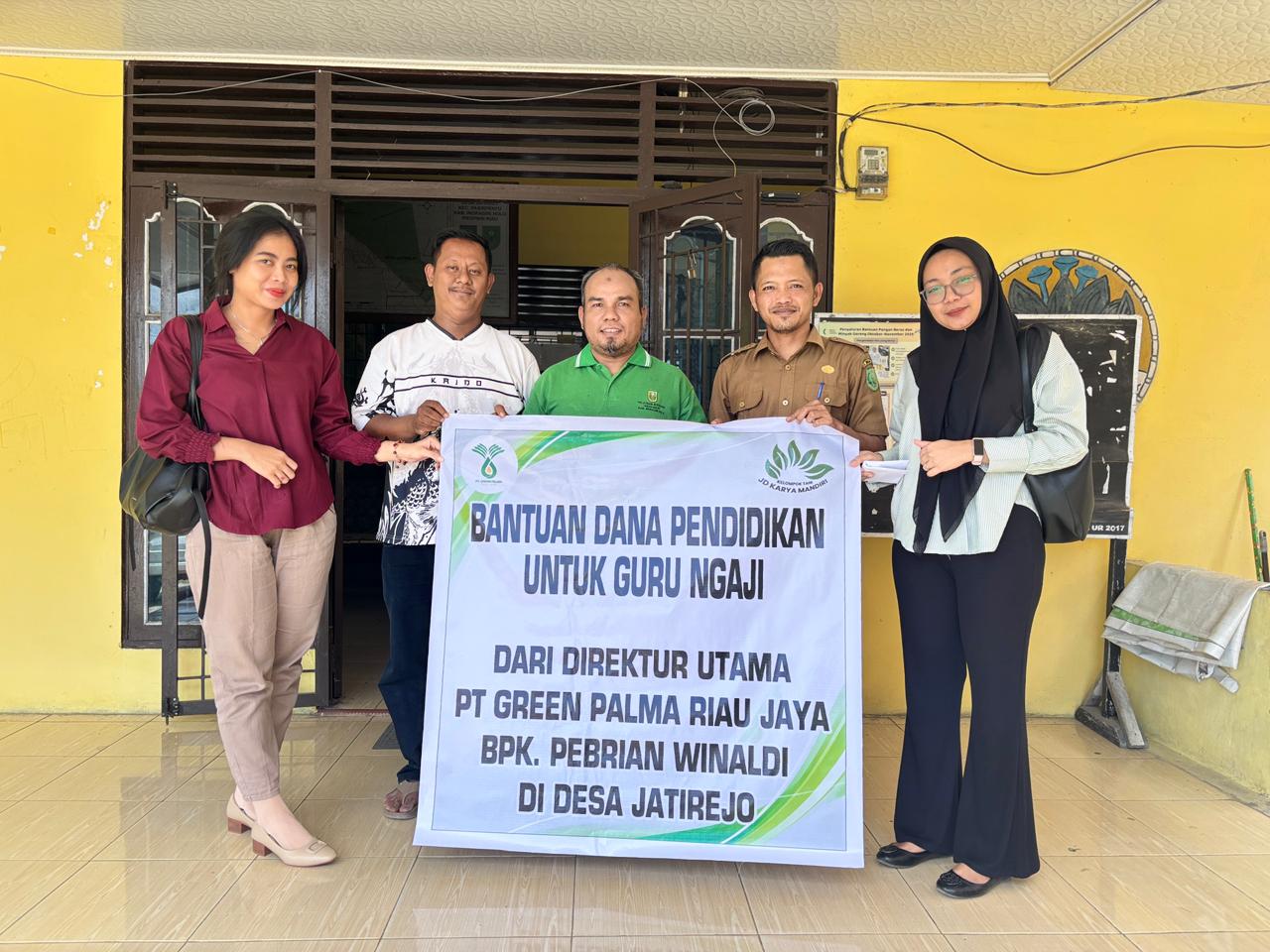 Kepedulian Nyata untuk Pendidikan Keagamaan, PT Green Palma Riau Jaya Salurkan Bantuan Dana Pendidikan Guru Ngaji di Pasir Penyu