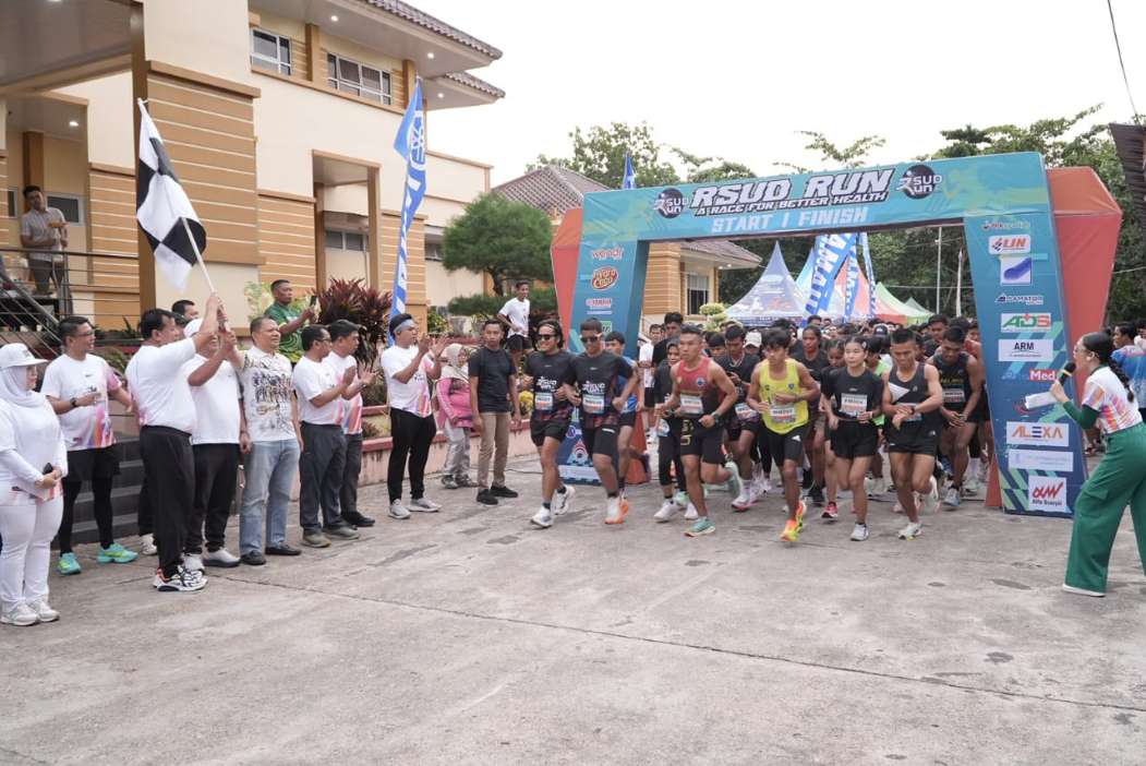 700 Peserta Tumpah Ruah di RSUD Run 2025! Bupati Suhardiman: Momentum Menggugah Kesadaran Hidup Sehat!